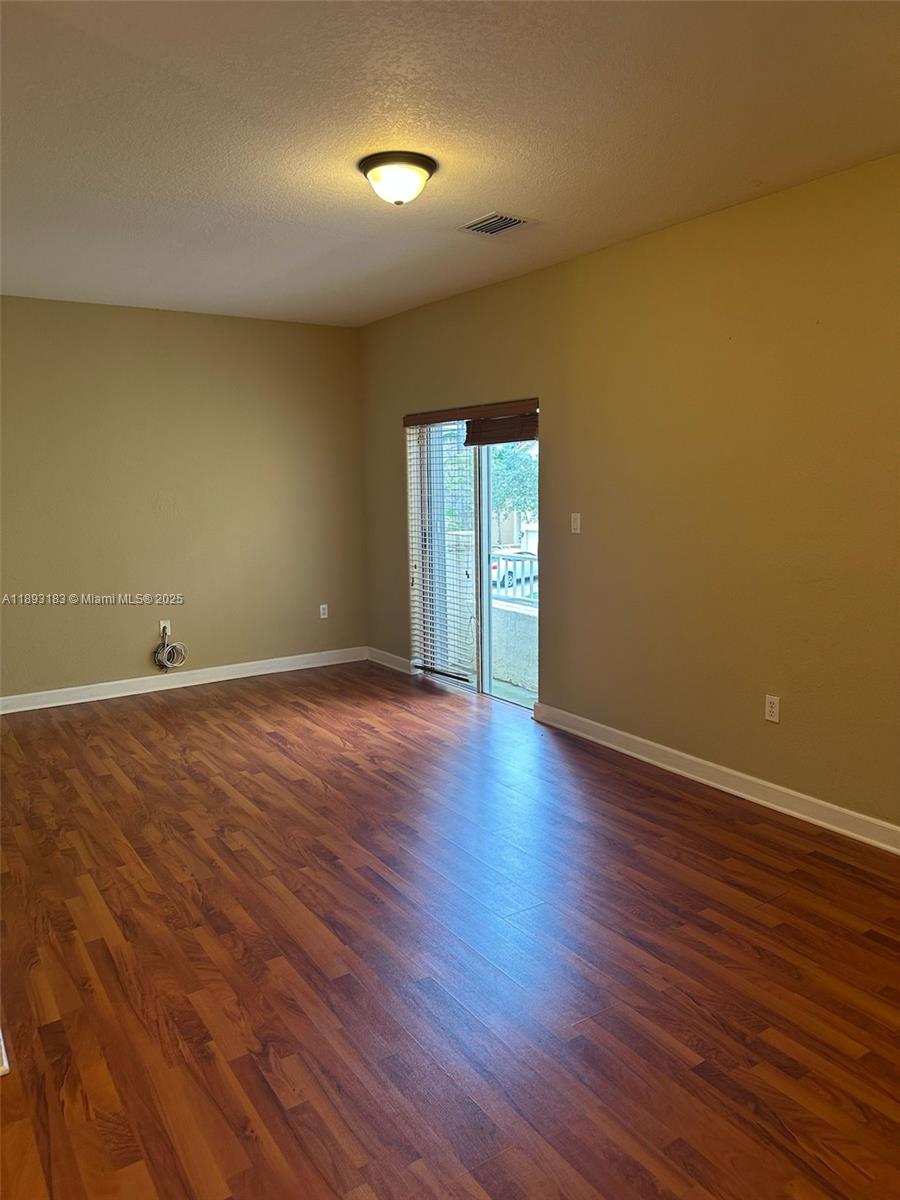 DORAL SOUTHEAST PATIO-HOM - Residential Lease