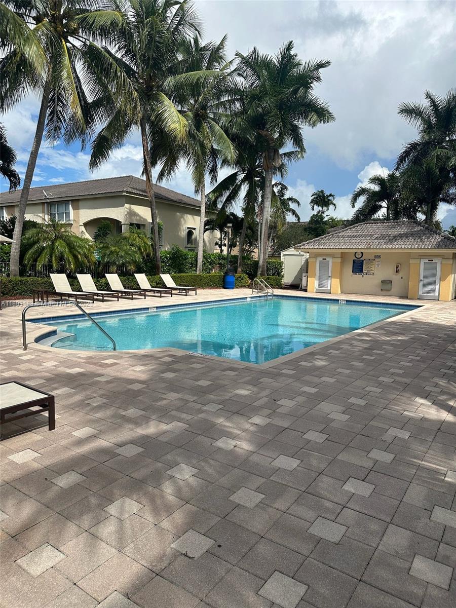 DORAL SOUTHEAST PATIO-HOM - Residential Lease