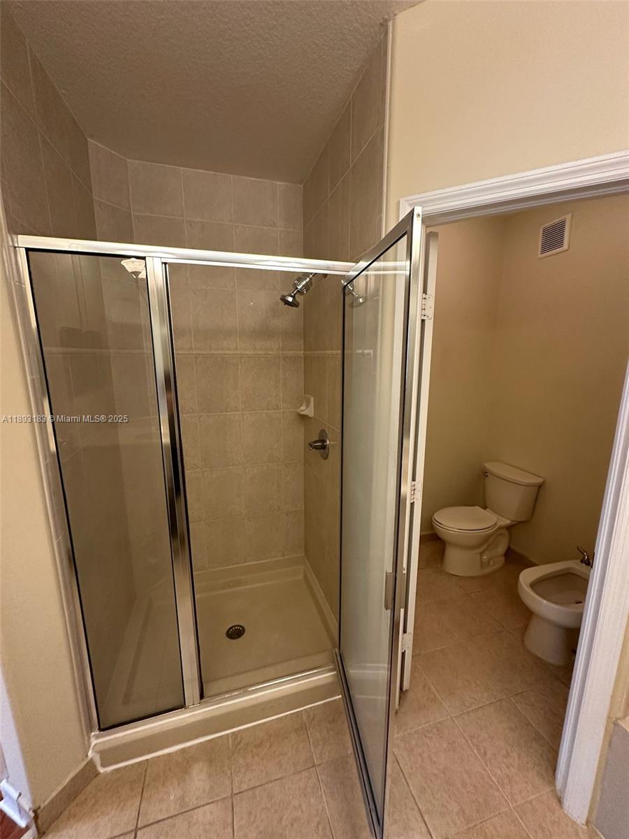 DORAL SOUTHEAST PATIO-HOM - Residential Lease