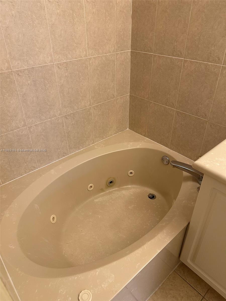DORAL SOUTHEAST PATIO-HOM - Residential Lease