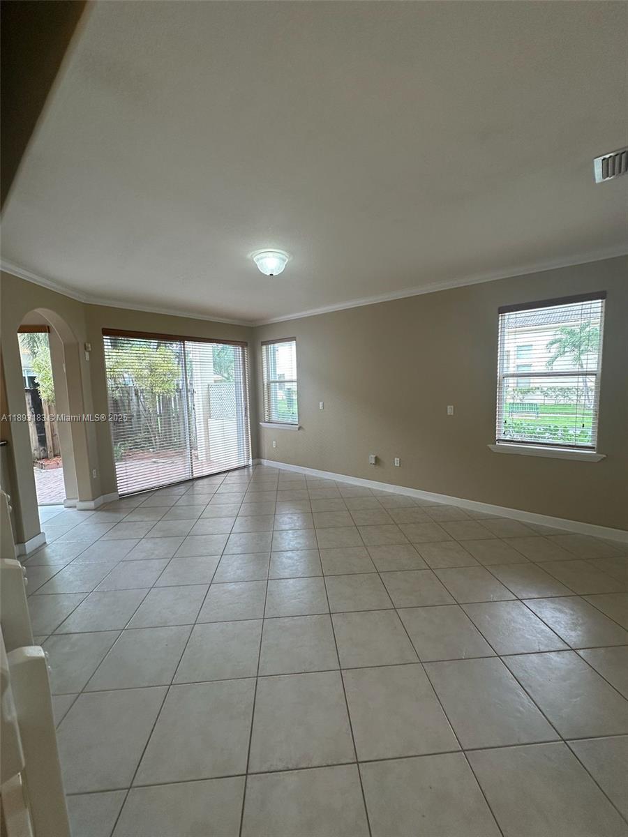 DORAL SOUTHEAST PATIO-HOM - Residential Lease
