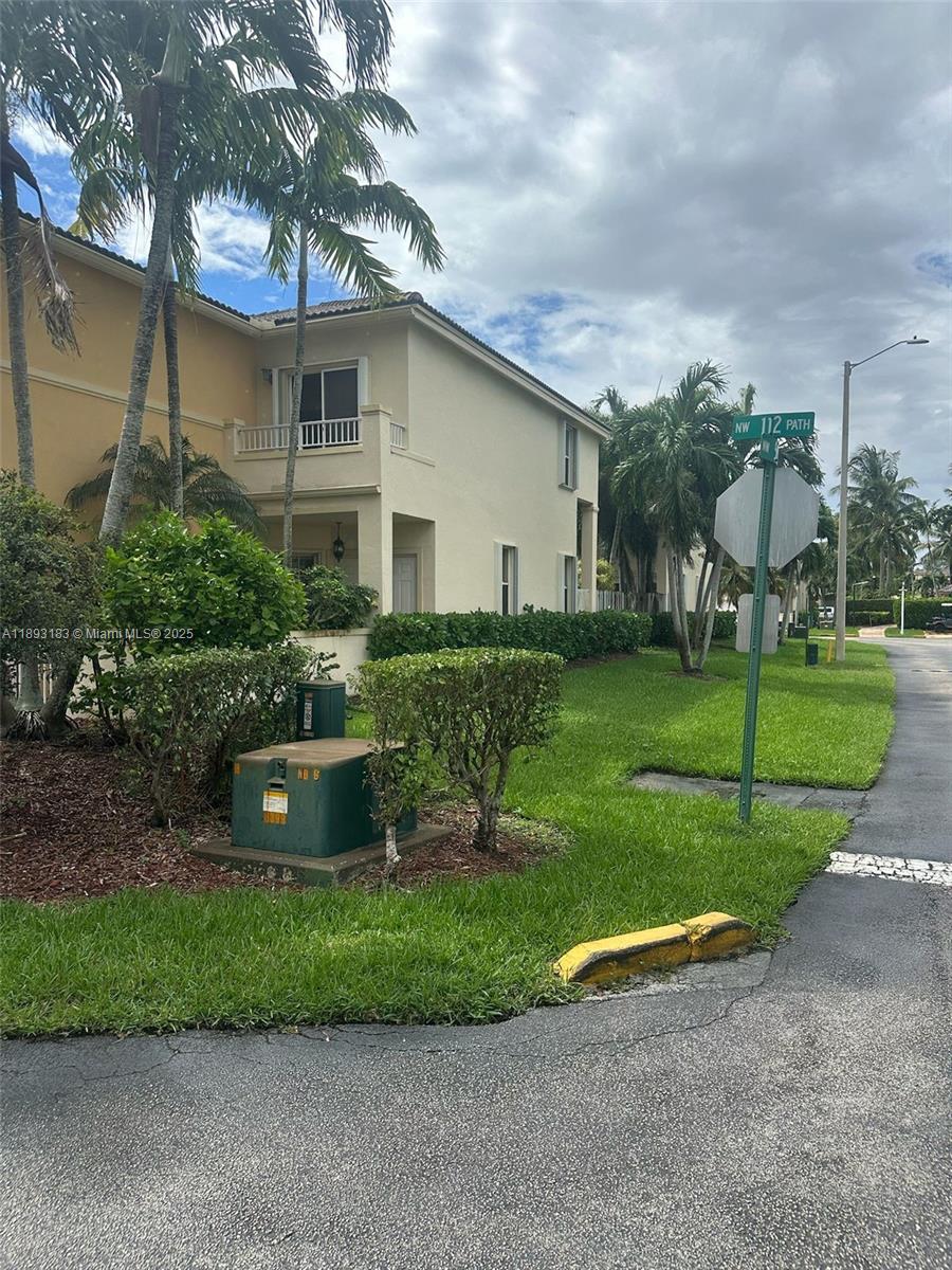 DORAL SOUTHEAST PATIO-HOM - Residential Lease