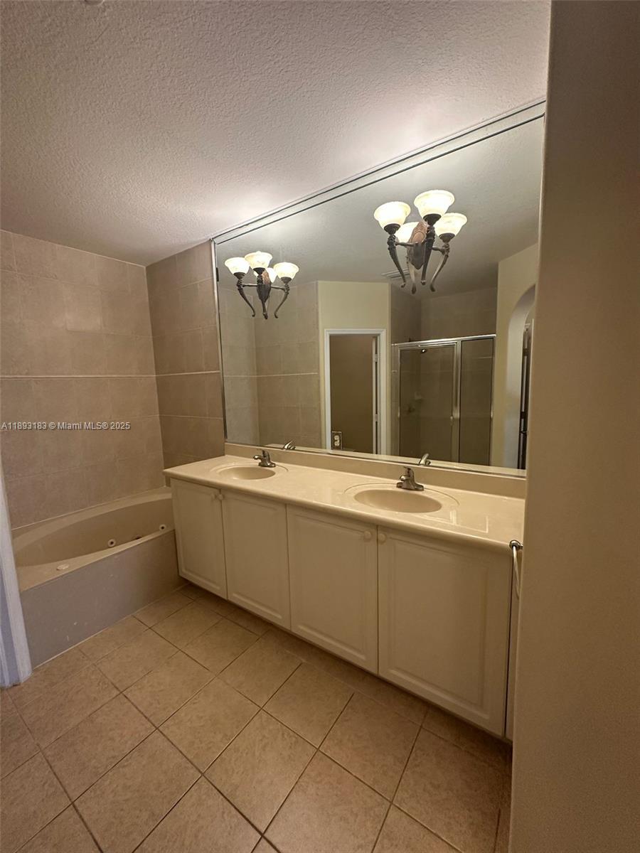 DORAL SOUTHEAST PATIO-HOM - Residential Lease