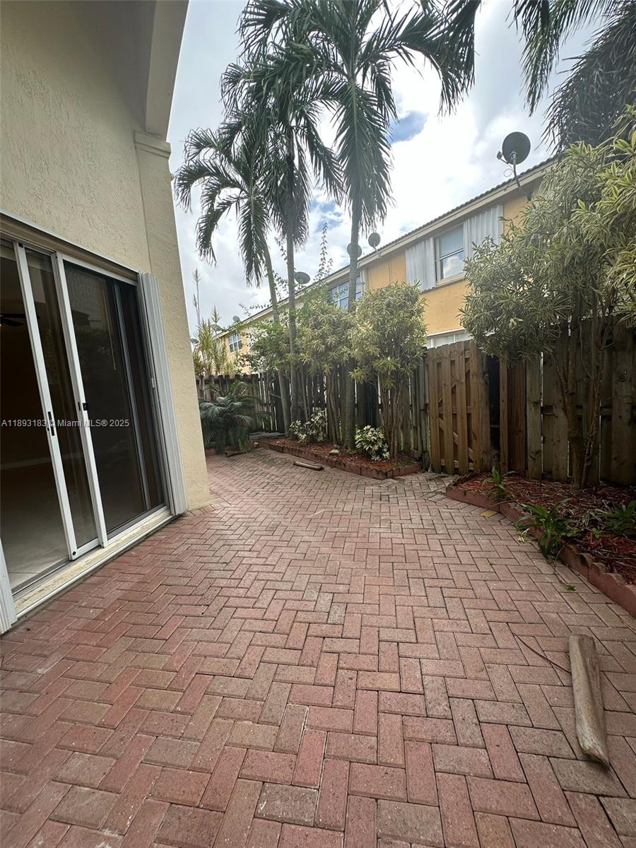 DORAL SOUTHEAST PATIO-HOM - Residential Lease