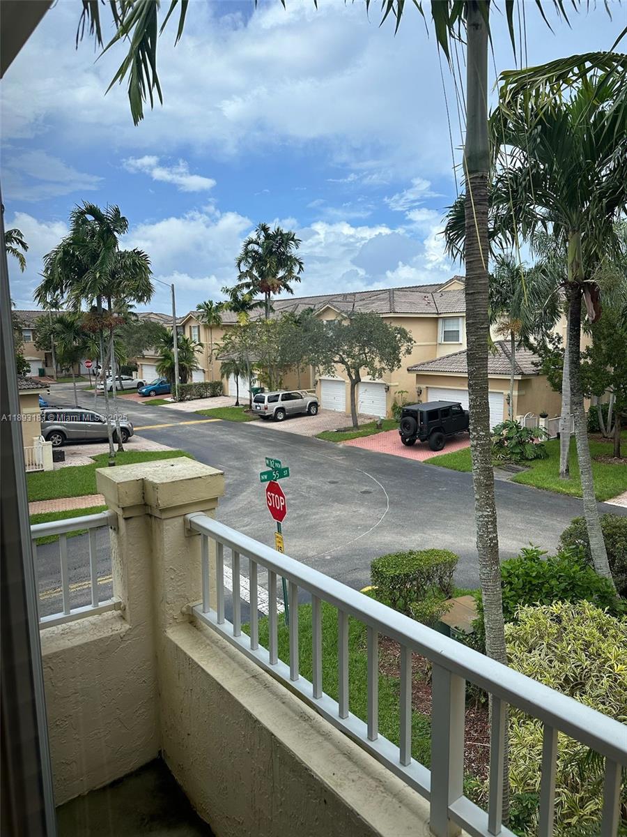 DORAL SOUTHEAST PATIO-HOM - Residential Lease
