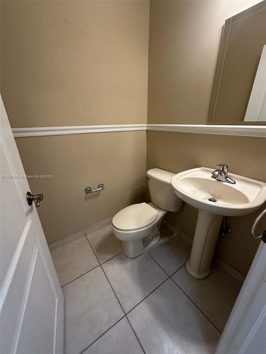 DORAL SOUTHEAST PATIO-HOM - Residential Lease