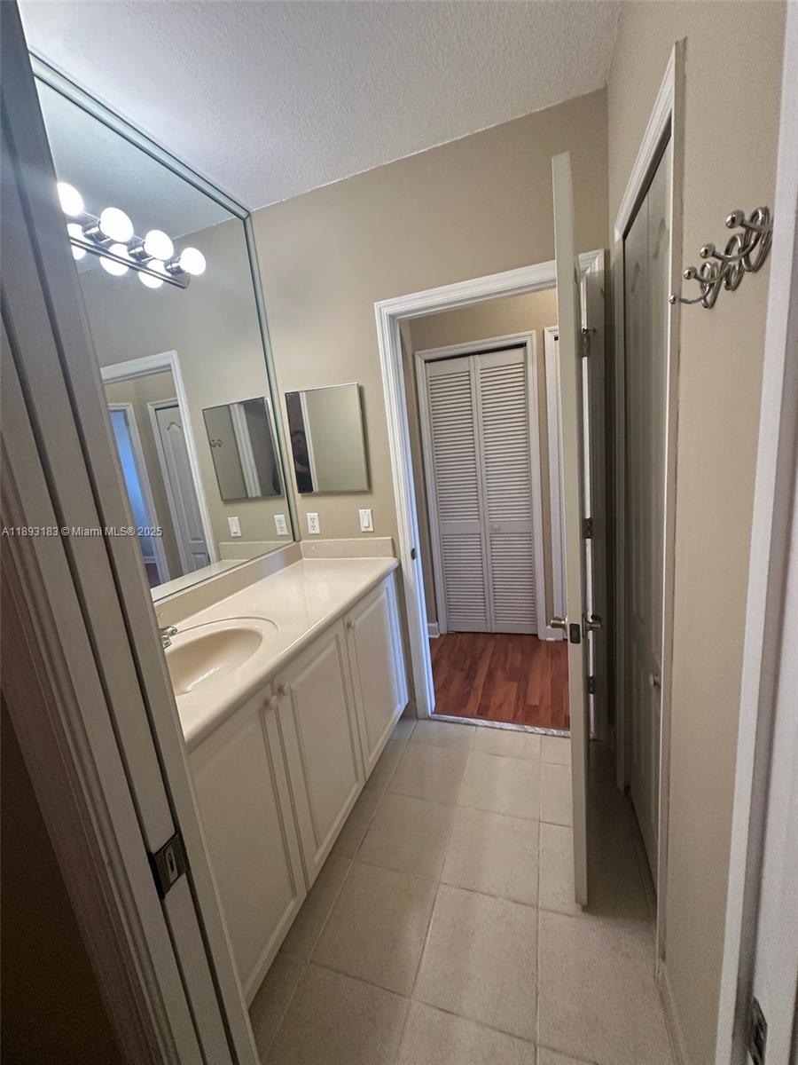 DORAL SOUTHEAST PATIO-HOM - Residential Lease