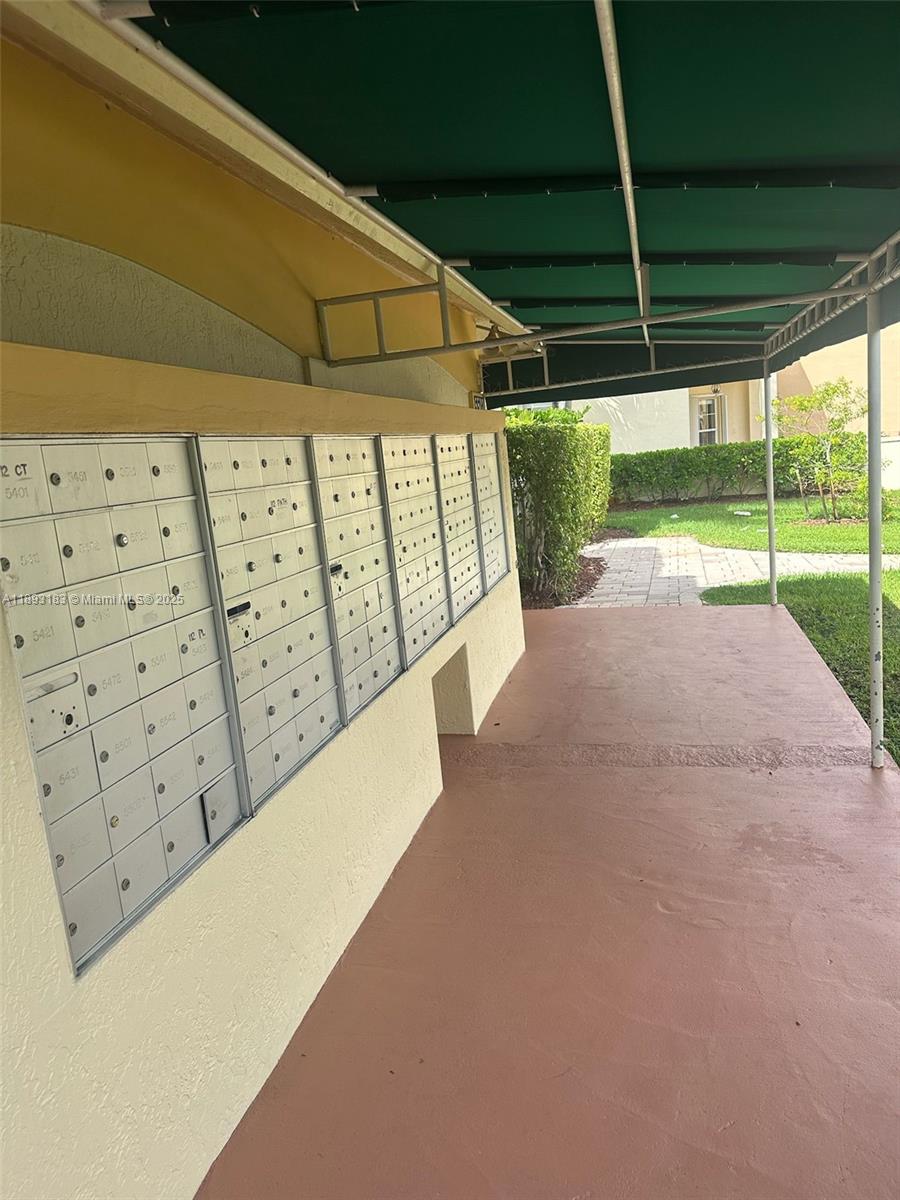 DORAL SOUTHEAST PATIO-HOM - Residential Lease