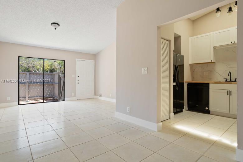 3633 Nw 99th Ter 7B, Sunrise, Miami-Dade County, Florida - 2 Bedrooms  
2 Bathrooms - 