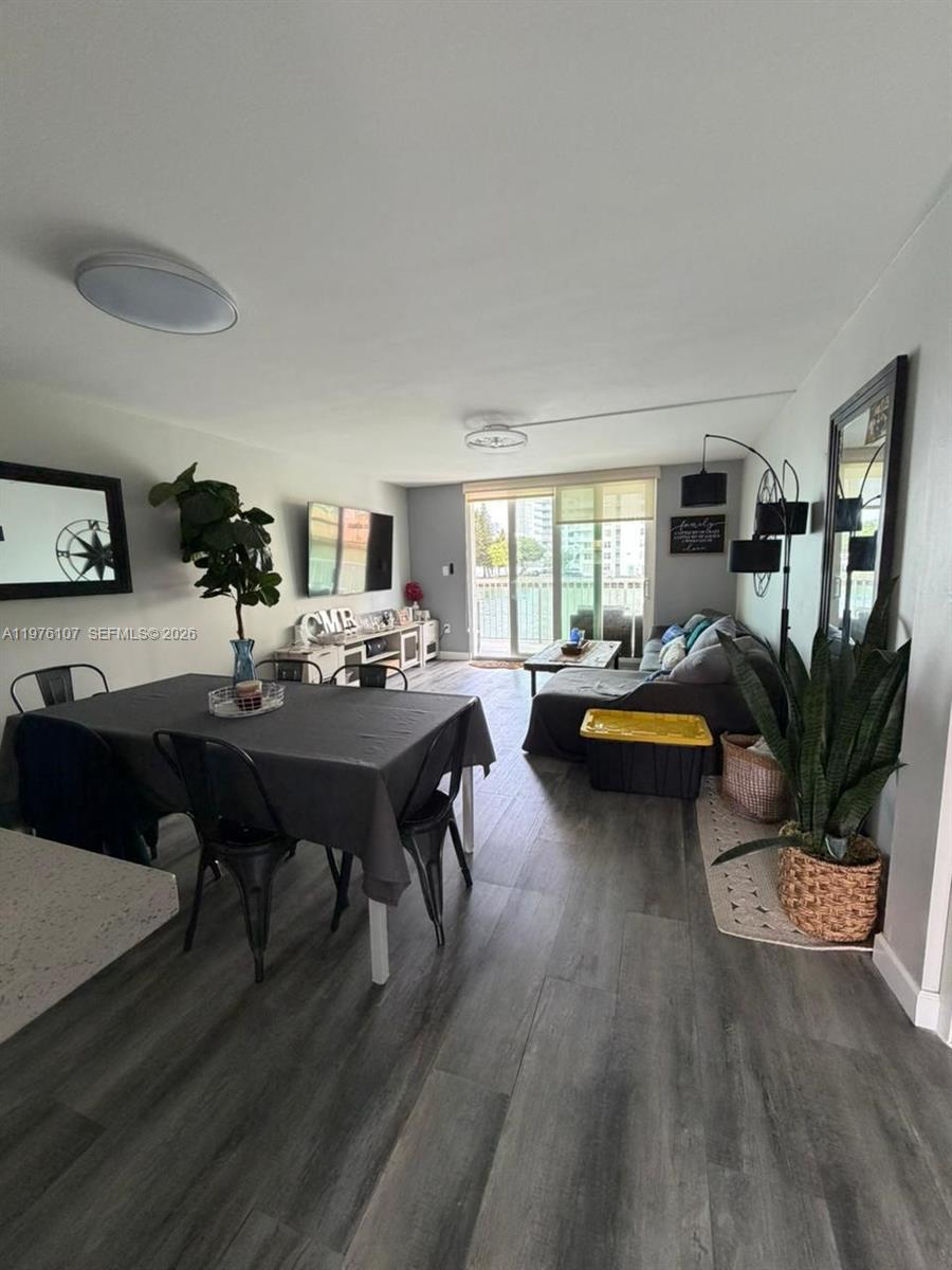 4000 NE 170th St 206