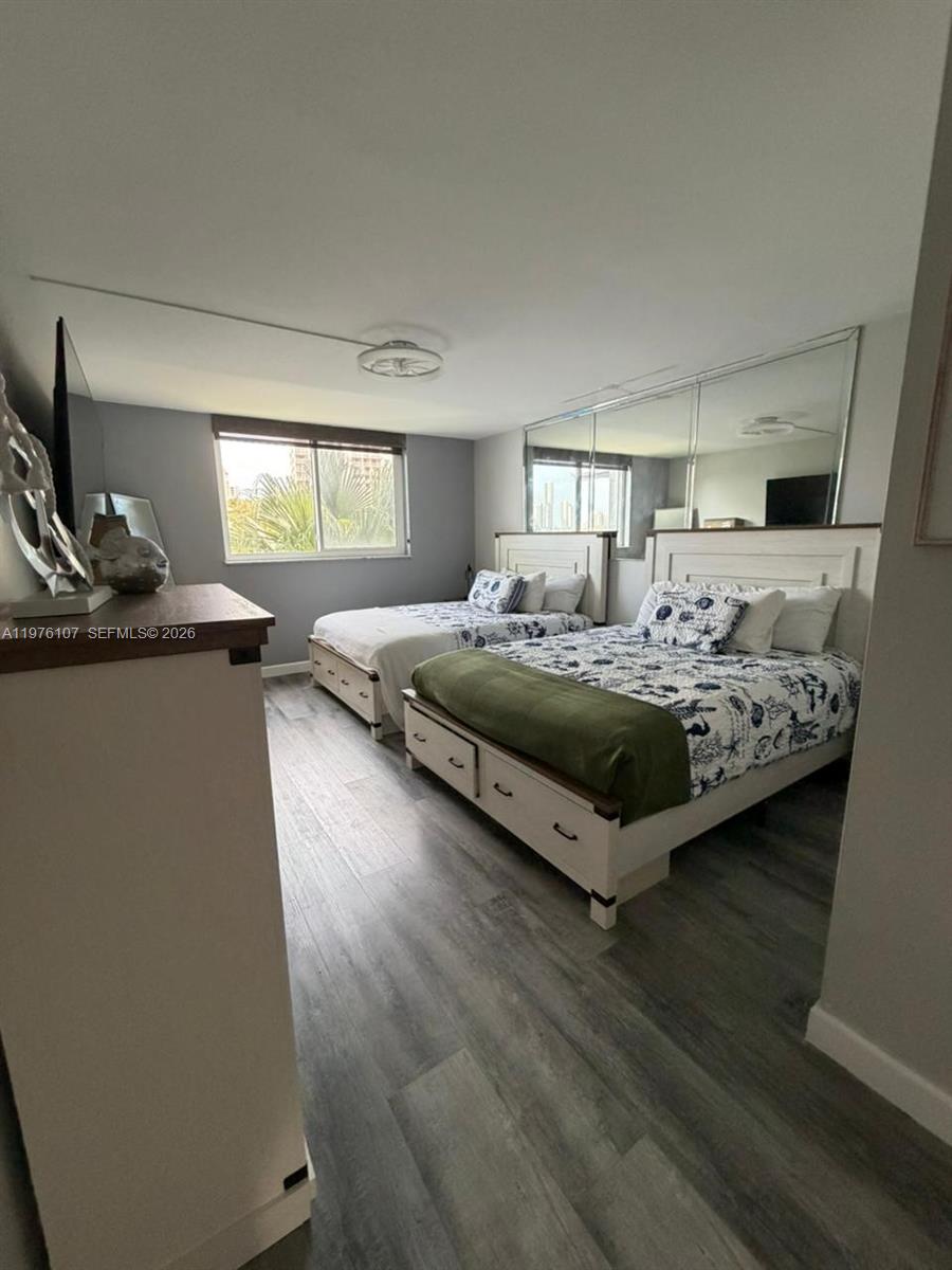 4000 NE 170th St 206