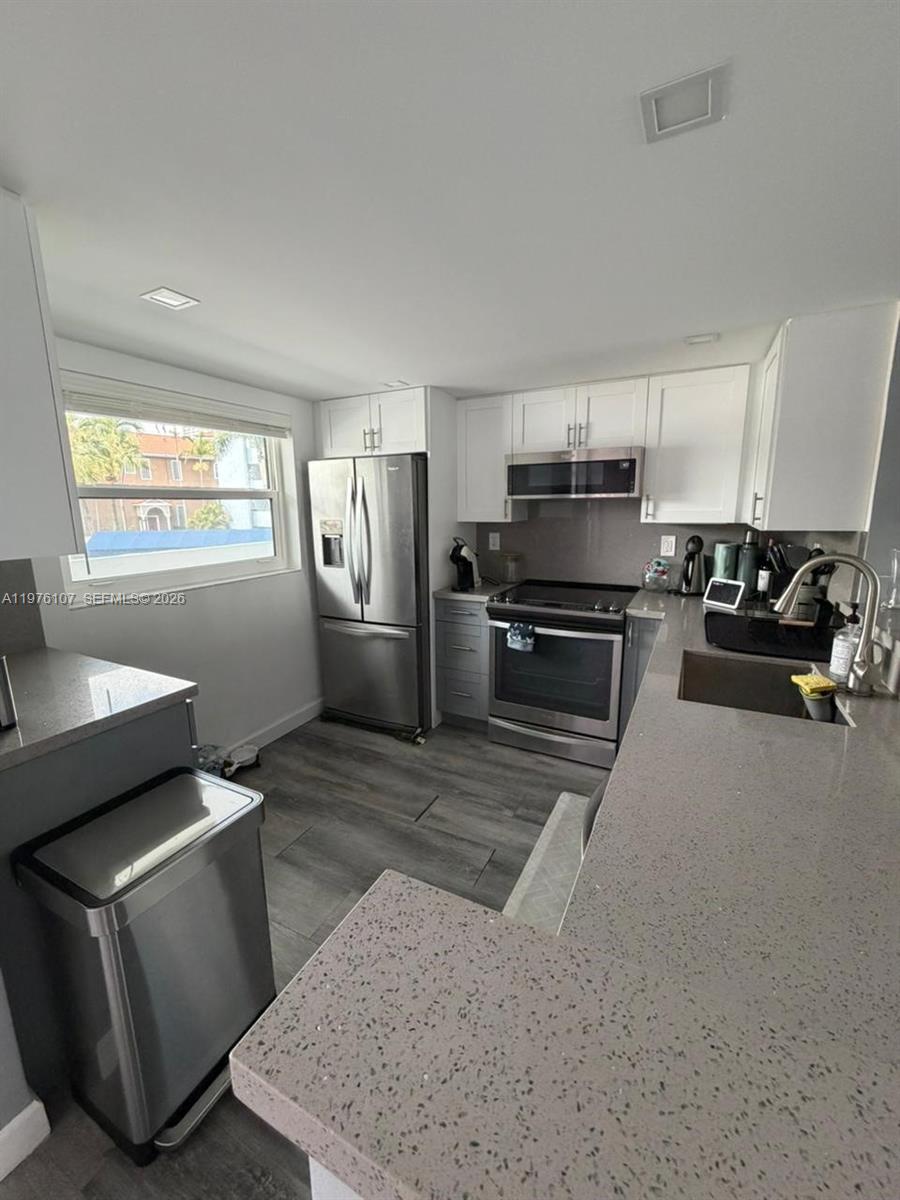 4000 NE 170th St 206