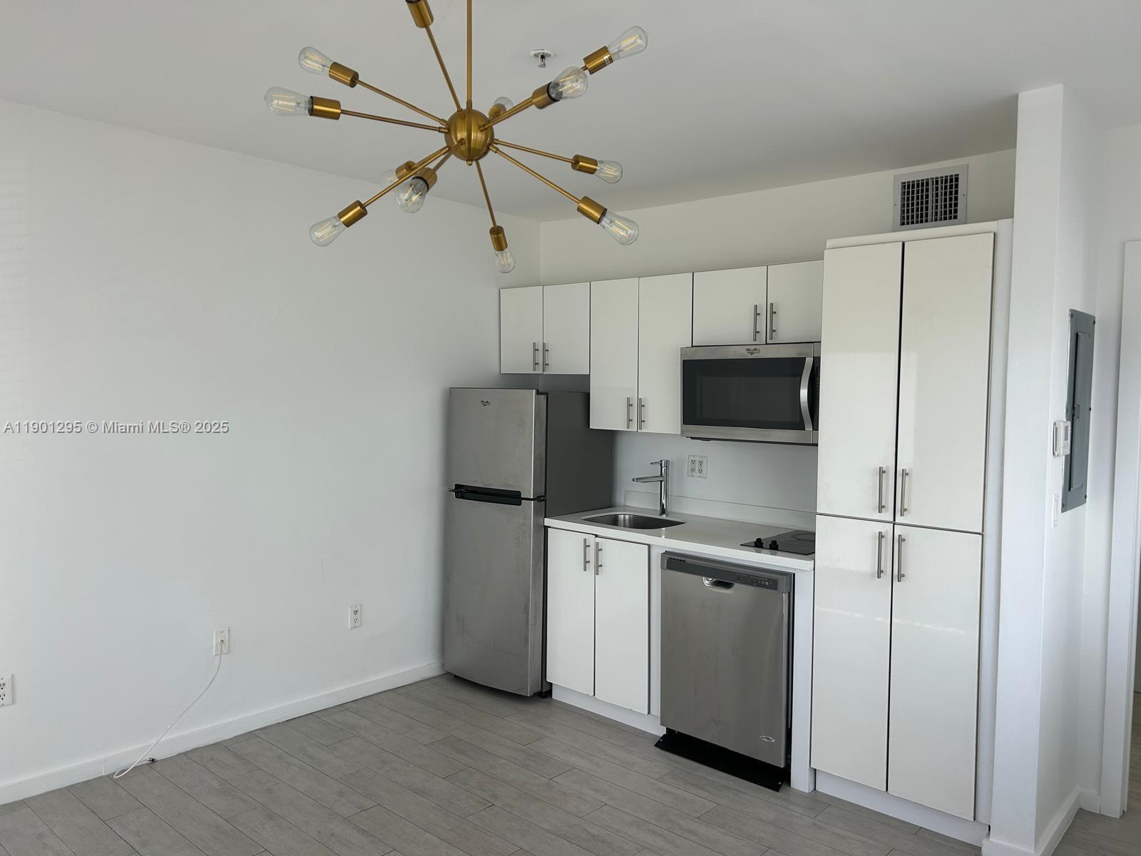 1601 Meridian Ave 201