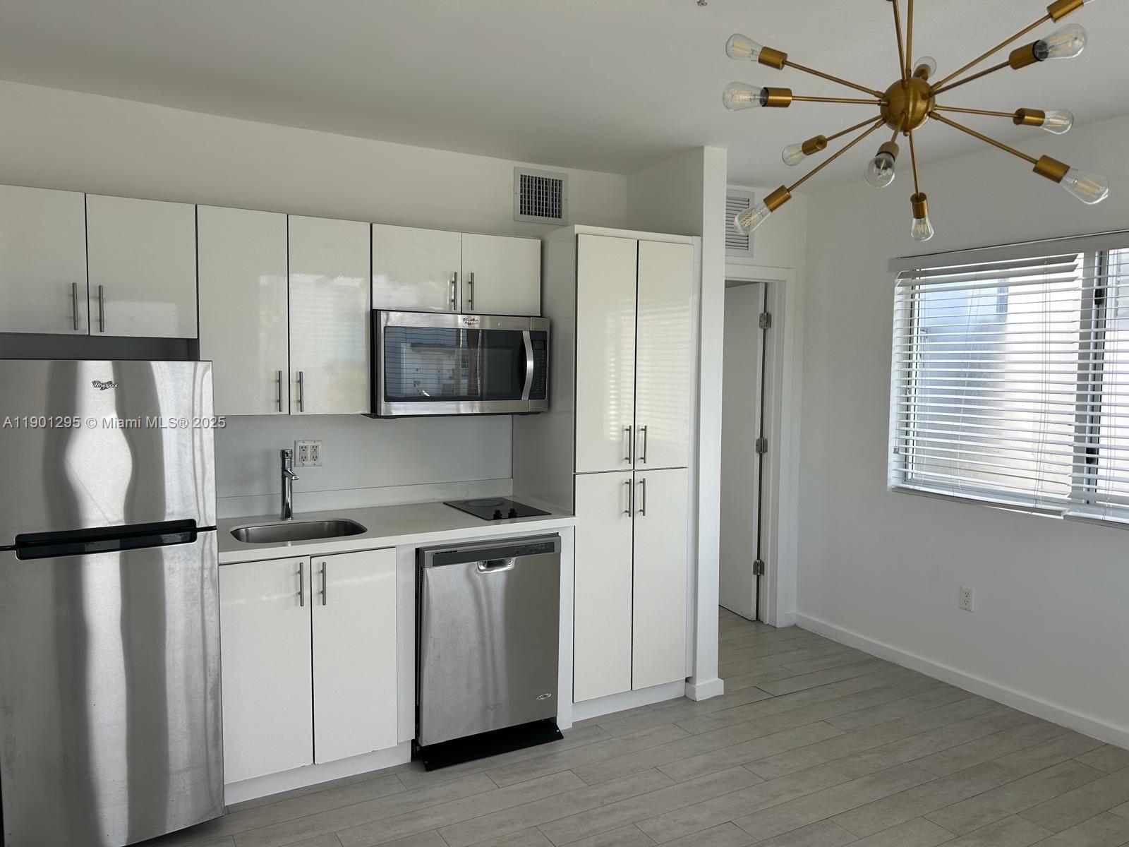 1601 Meridian Ave 201