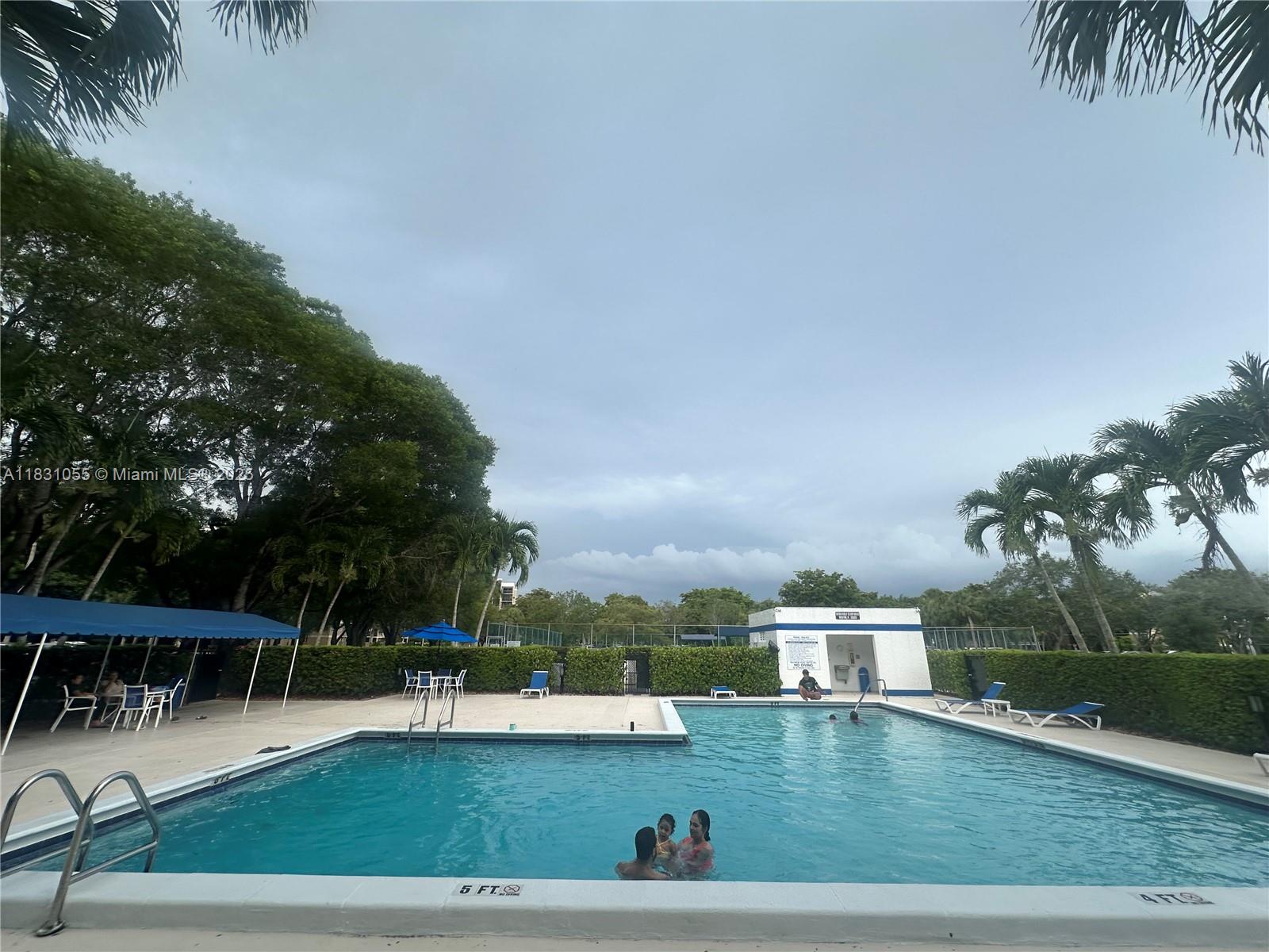 BLDG 6 OF COUNTRY CLUB AP - Residential Lease