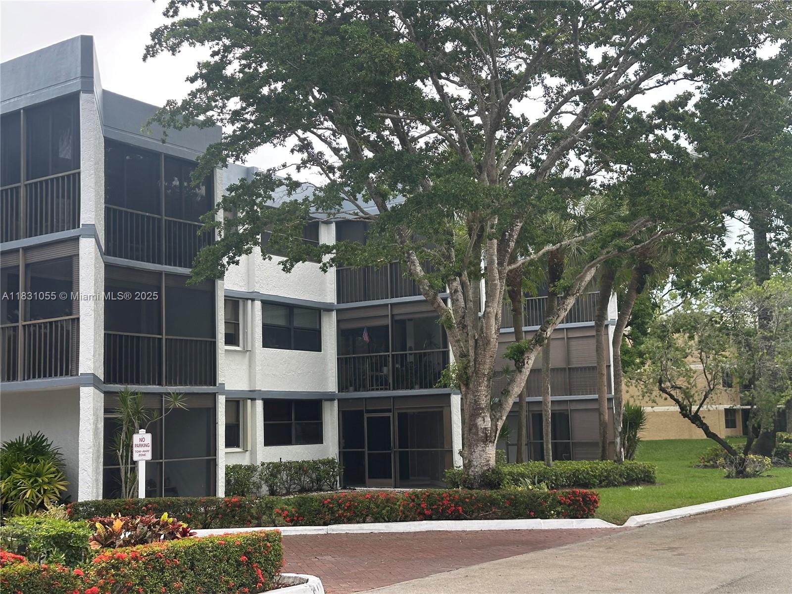 BLDG 6 OF COUNTRY CLUB AP - Residential Lease