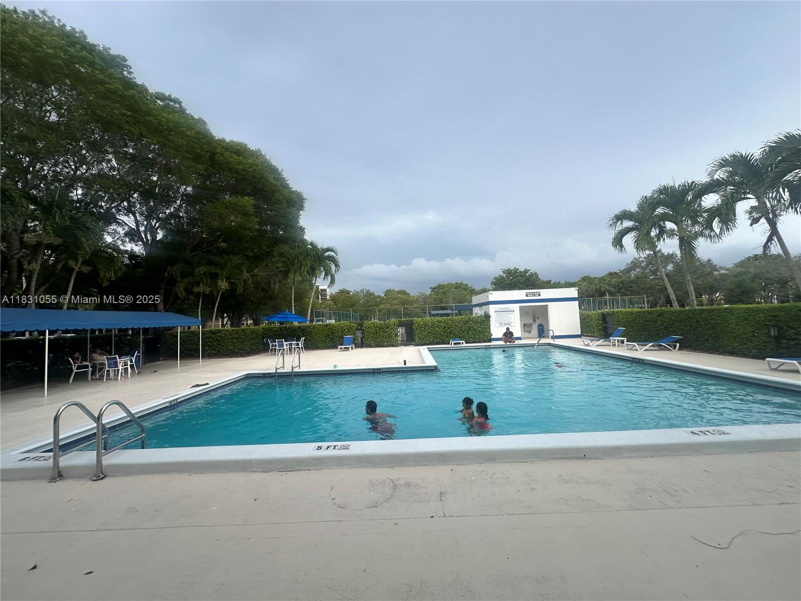 BLDG 6 OF COUNTRY CLUB AP - Residential Lease