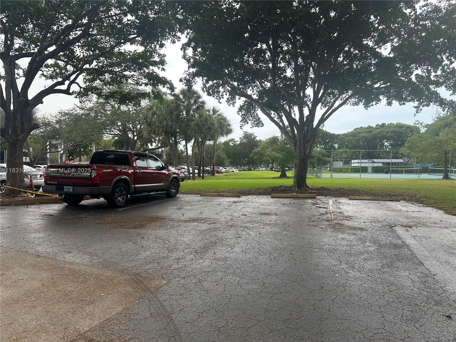 BLDG 6 OF COUNTRY CLUB AP - Residential Lease