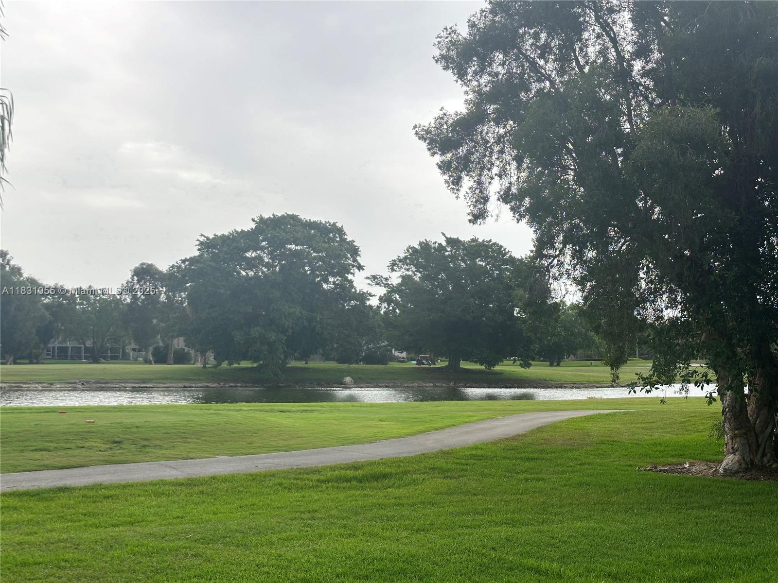 BLDG 6 OF COUNTRY CLUB AP - Residential Lease