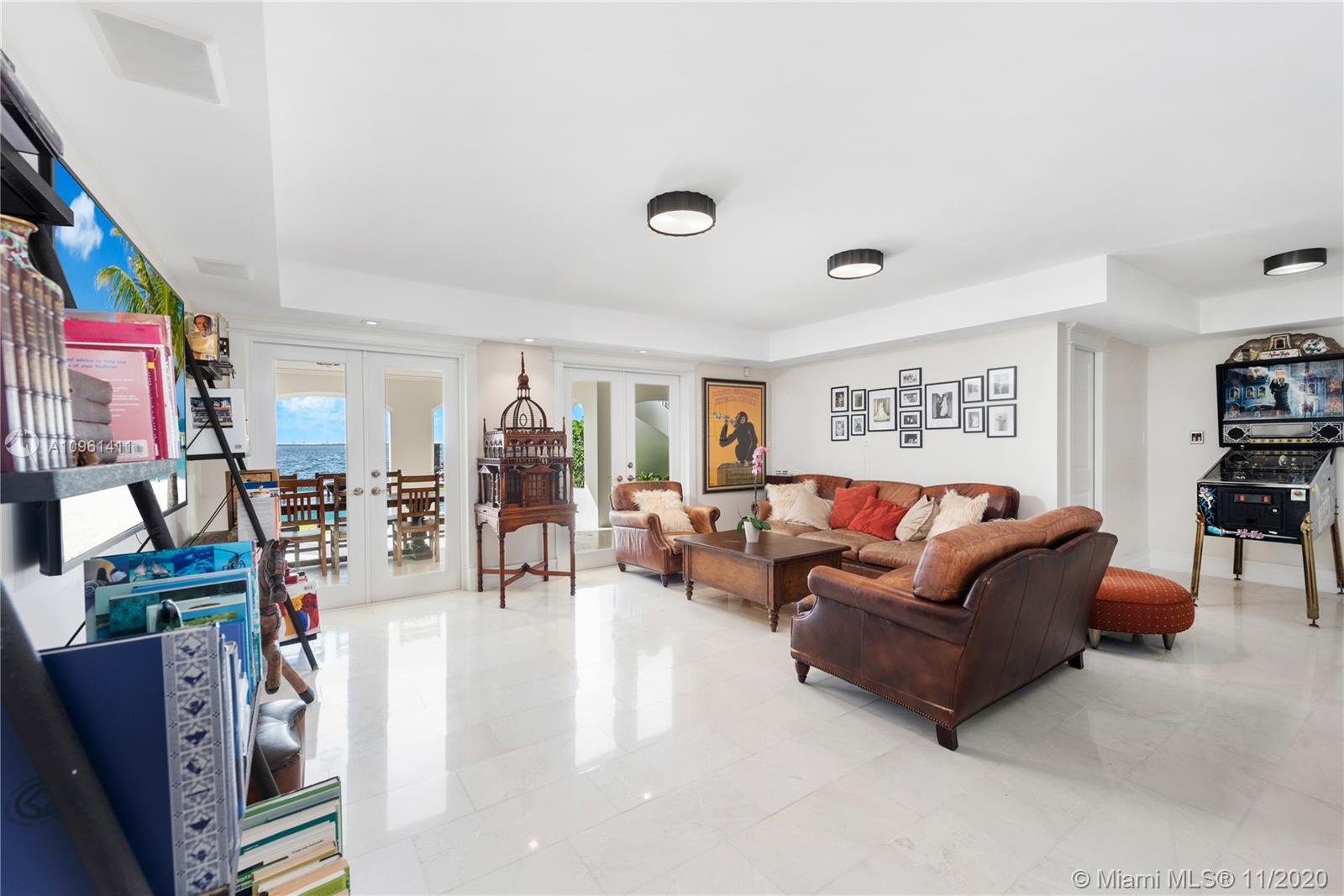 TREASURE ISLAND - Residential