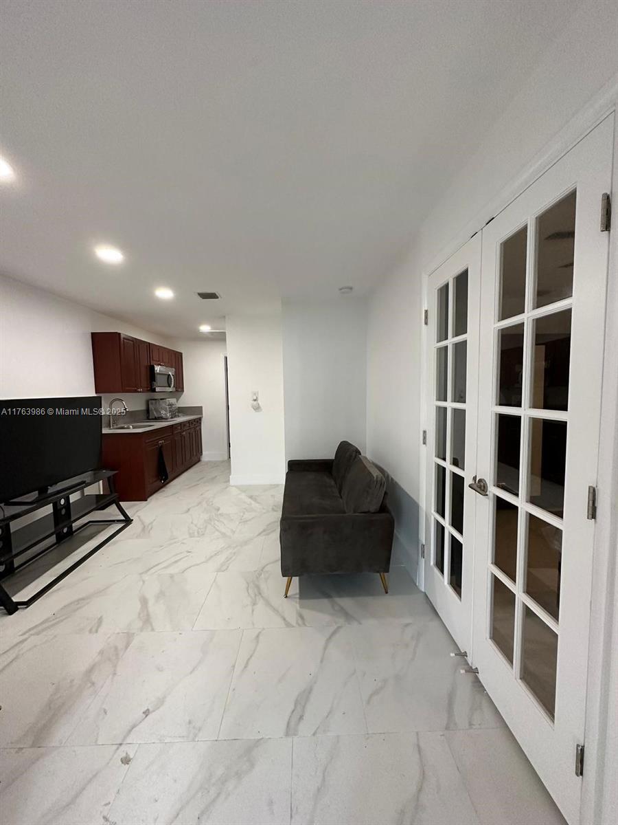 Rental Property at 2320 Sw 44th St B, Dania Beach, Miami-Dade County, Florida - Bedrooms: 1 
Bathrooms: 1  - $1,600 MO.