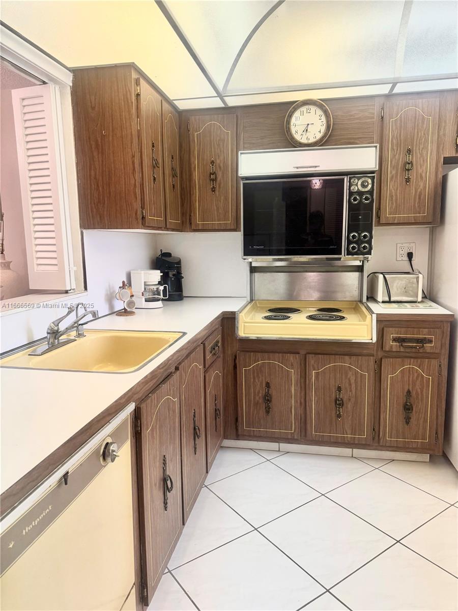 Eden Isles Condominium - Residential