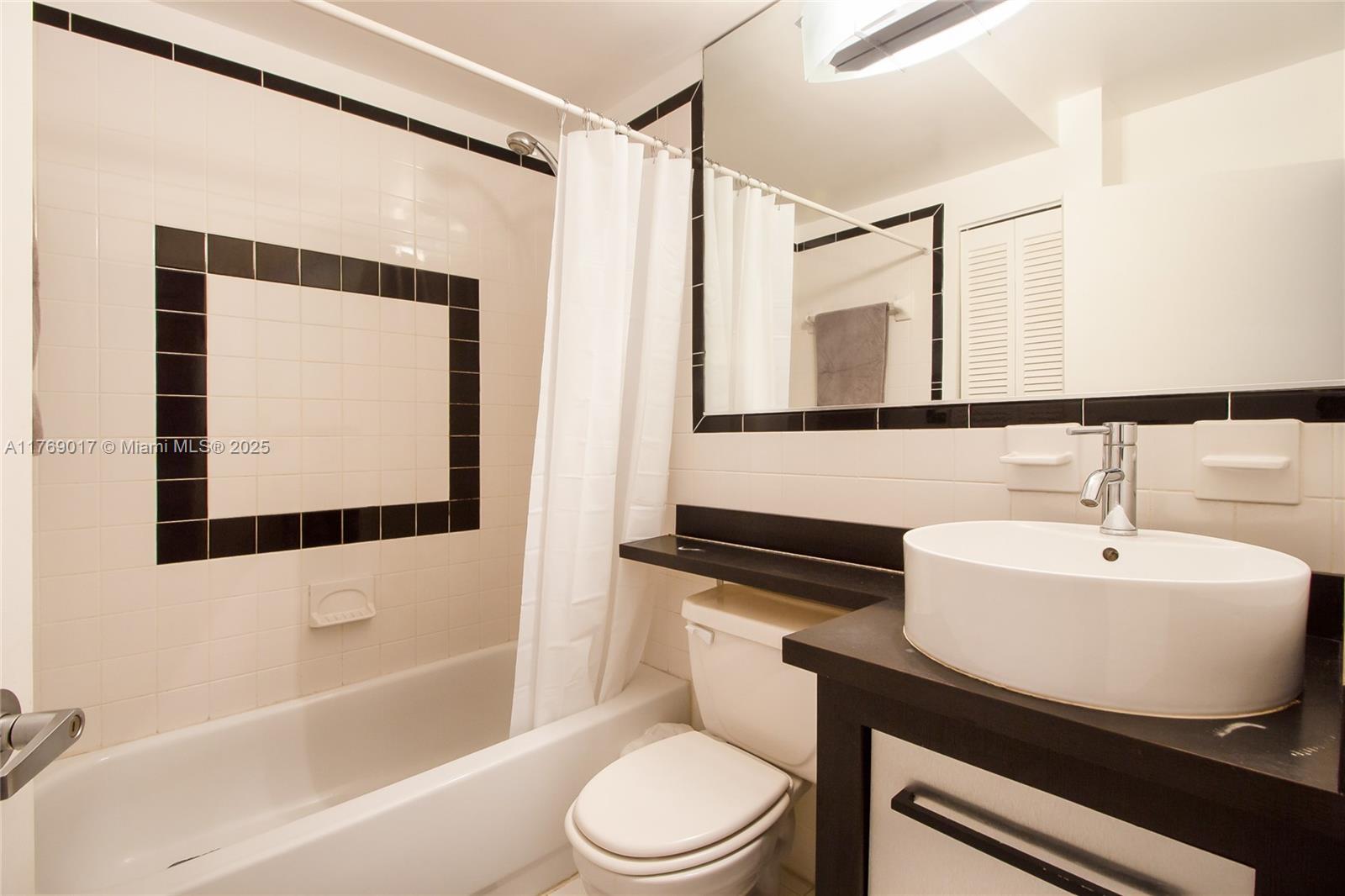 DORANN CONDO - Residential