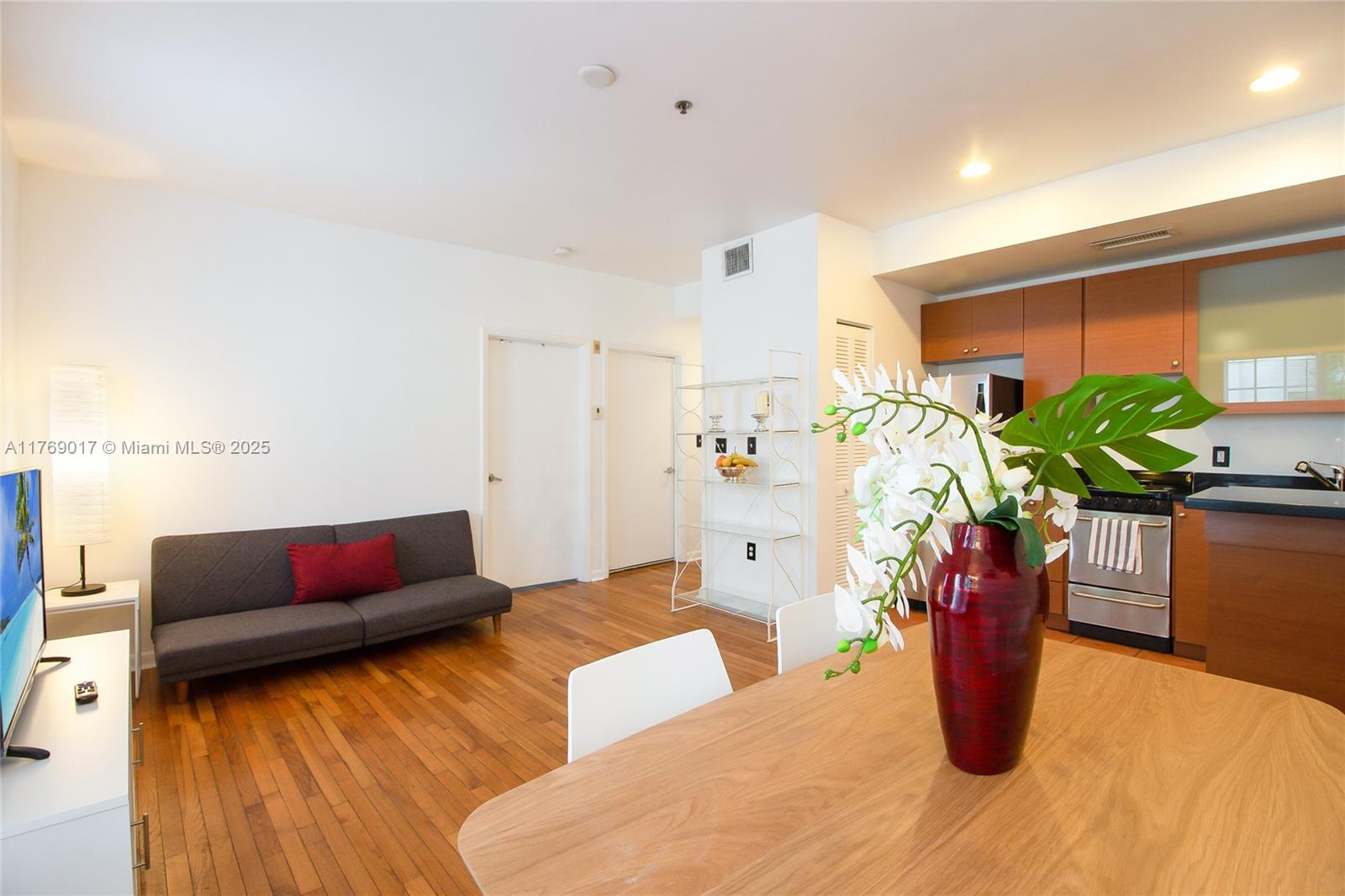 DORANN CONDO - Residential