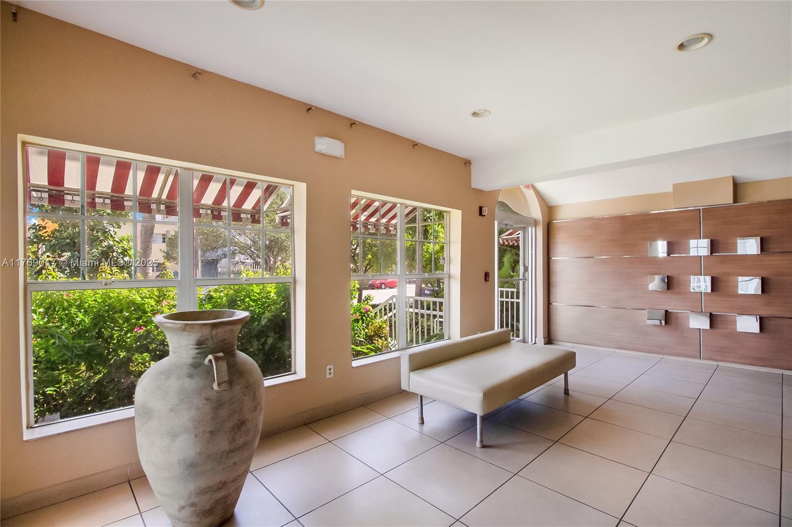 charming 1/1 fully furnished apartment in the heart of South Beach, within walking distance to beaches and nightlife. The apartment is rented until the end of July.