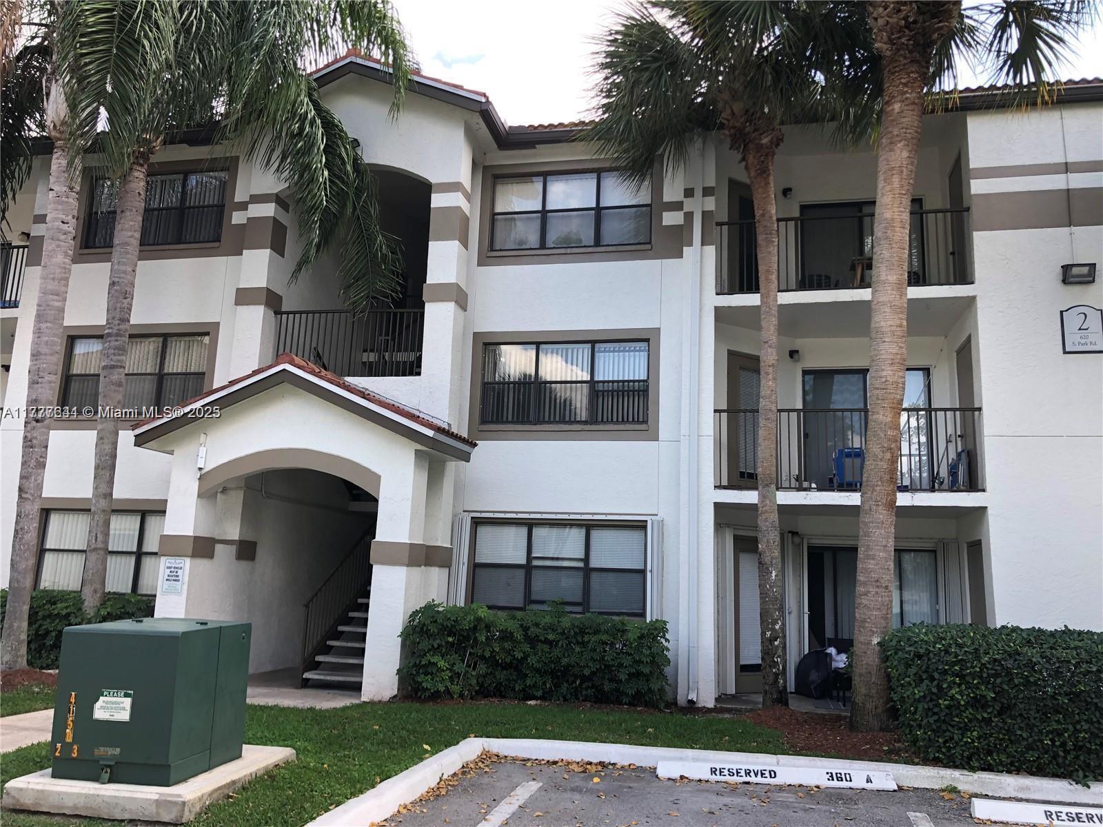 Rental Property at 620 S Park Rd 13-2, Hollywood, Broward County, Florida - Bedrooms: 1 
Bathrooms: 1  - $1,950 MO.