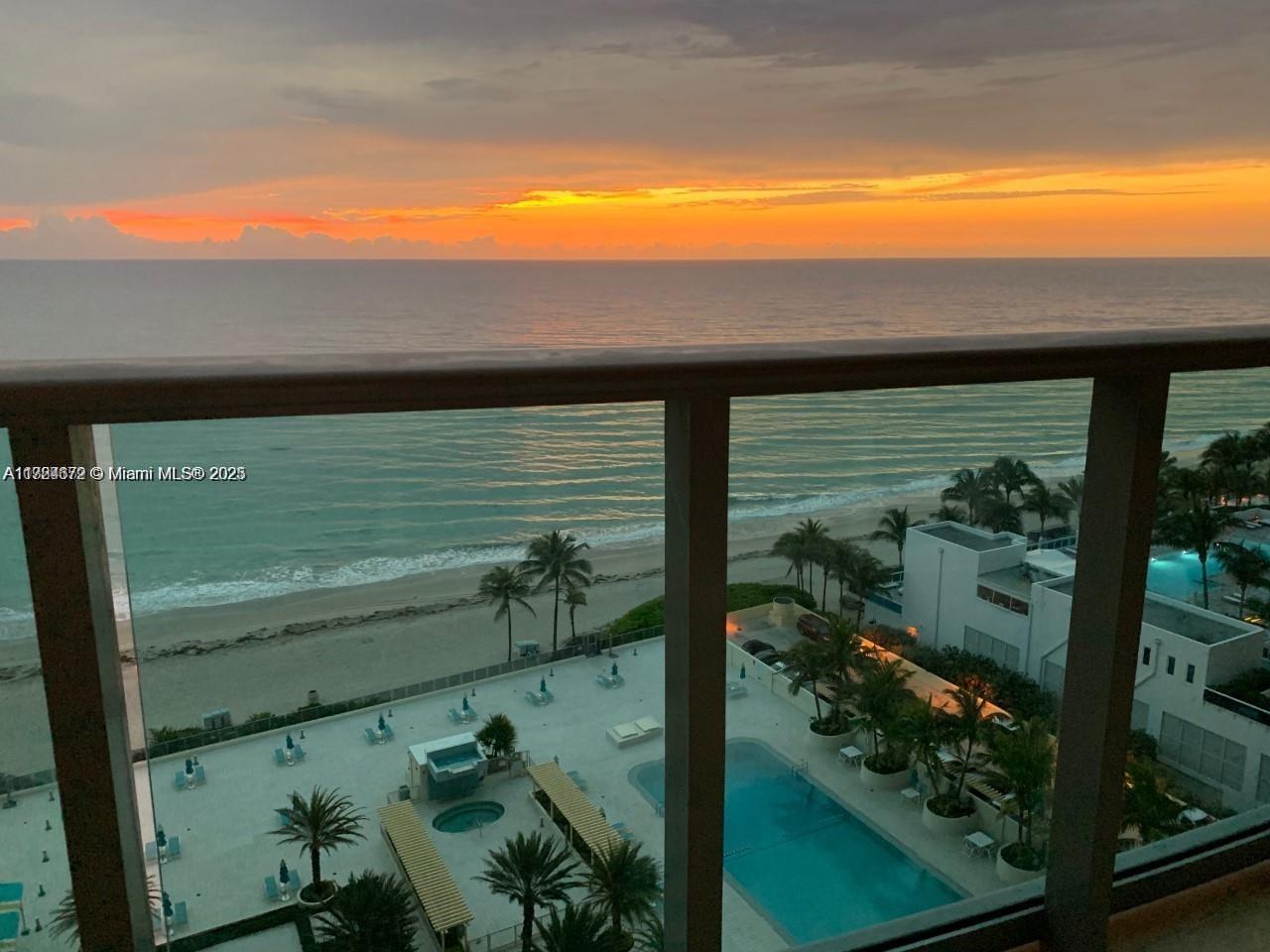 WAVE CONDO - Residential