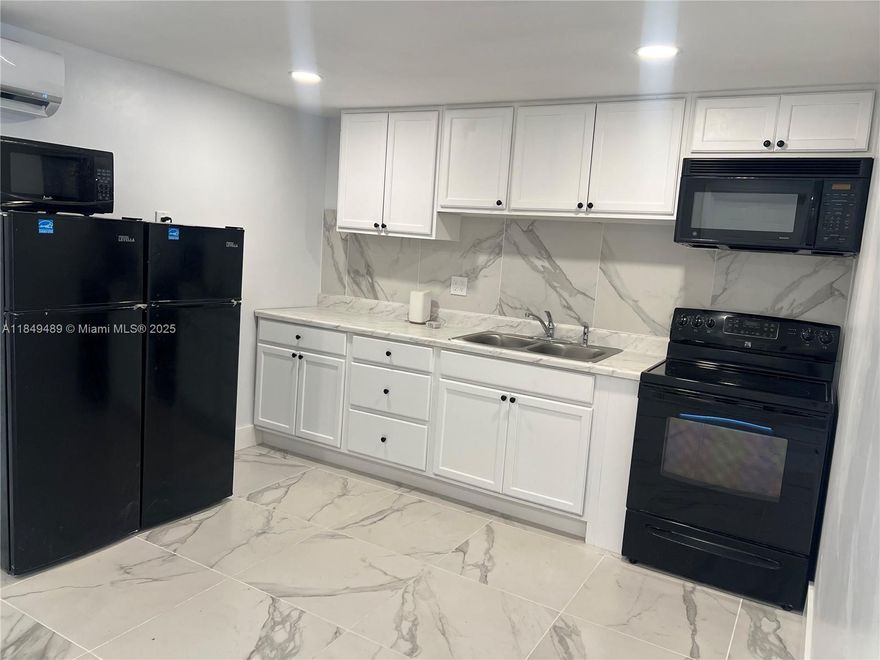 Fully Renovated Duplex 2/1 for rent , with New washer and dryer inside and plenty of space for outdoor activities, property has a  large patio for BBQ and packing space. Excellent location close to Aventura, I-95, Turnpike, Sunny Isles Beaches, North Miami Beach and More.