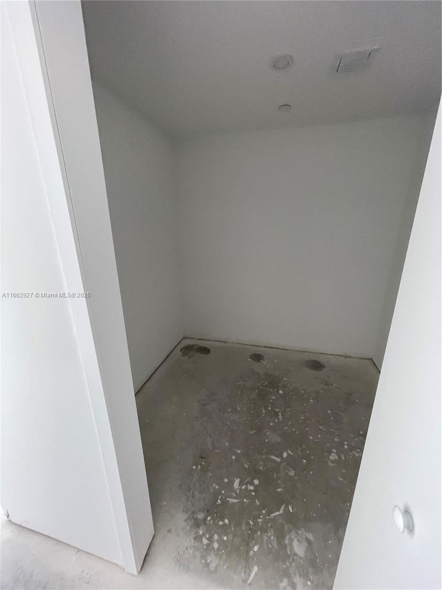 THE HIGHLANDS CONDO - Residential