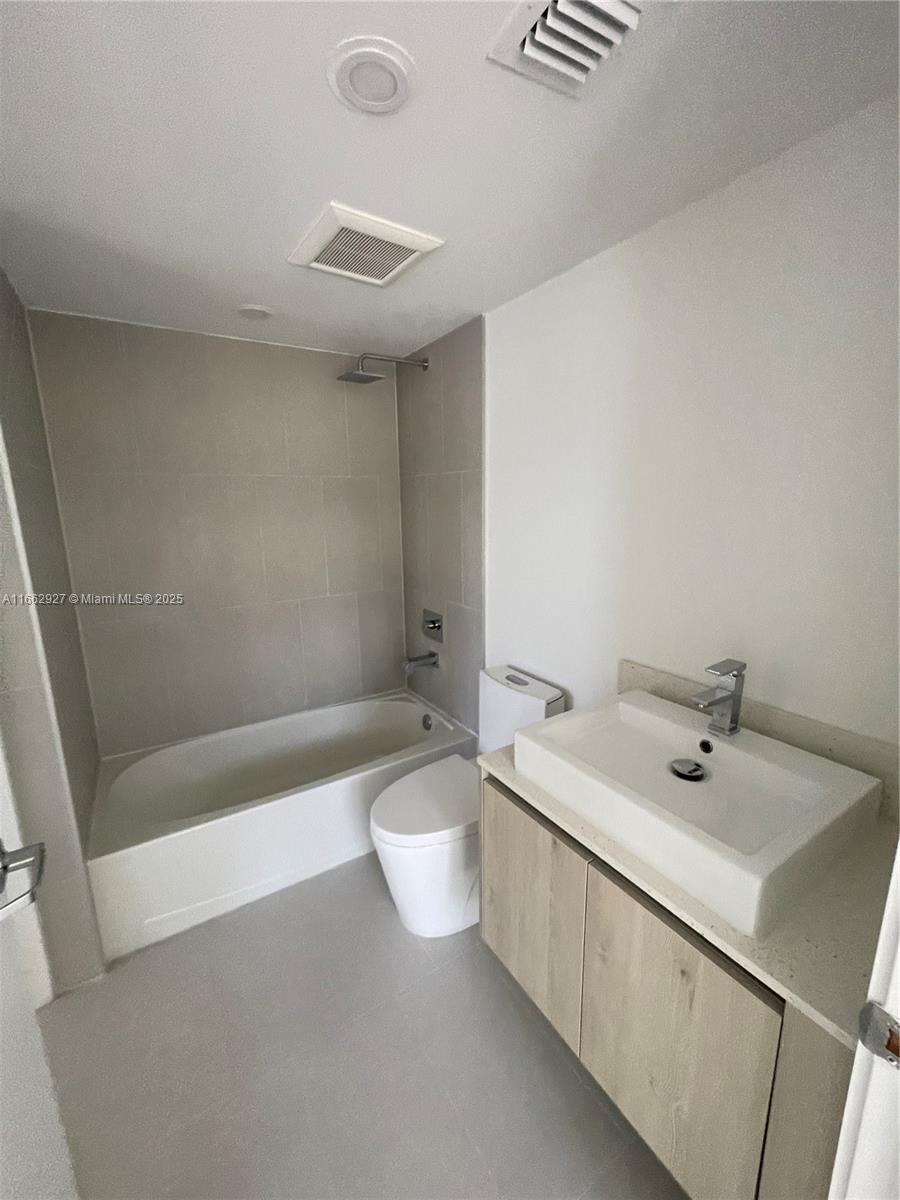 THE HIGHLANDS CONDO - Residential