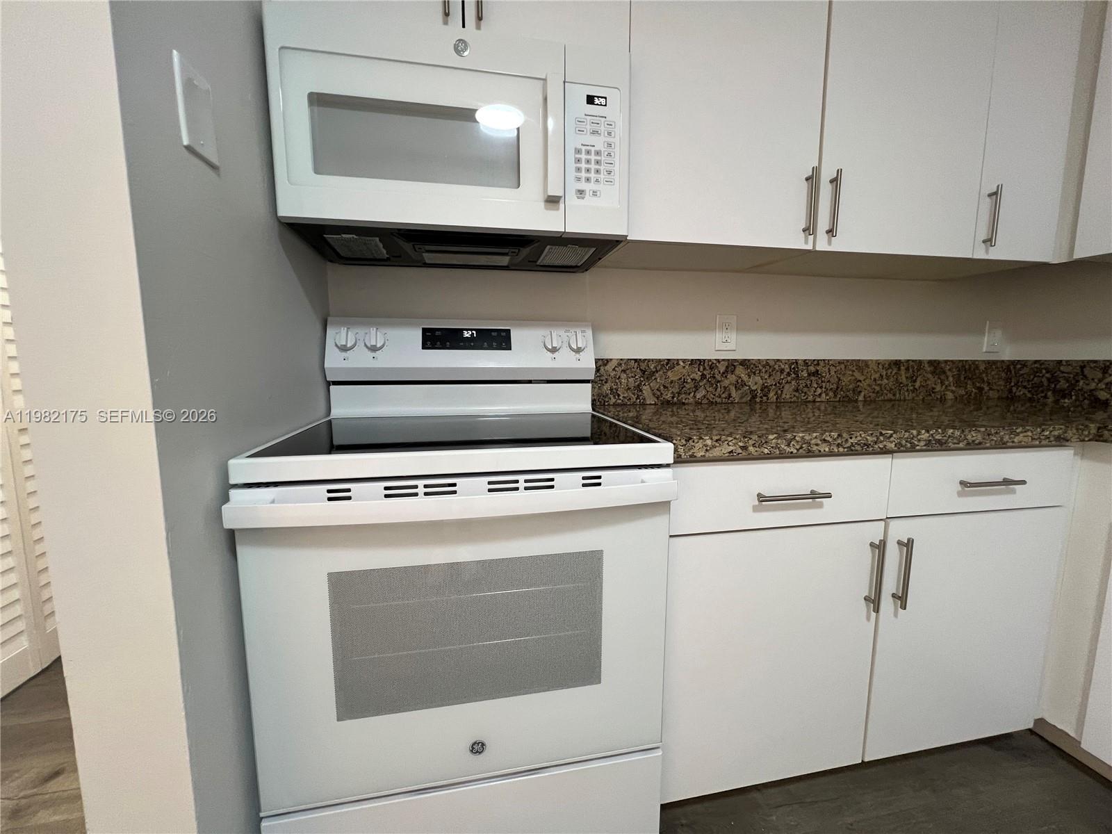 COVE CONDO PHASE II, THE - Residential Lease