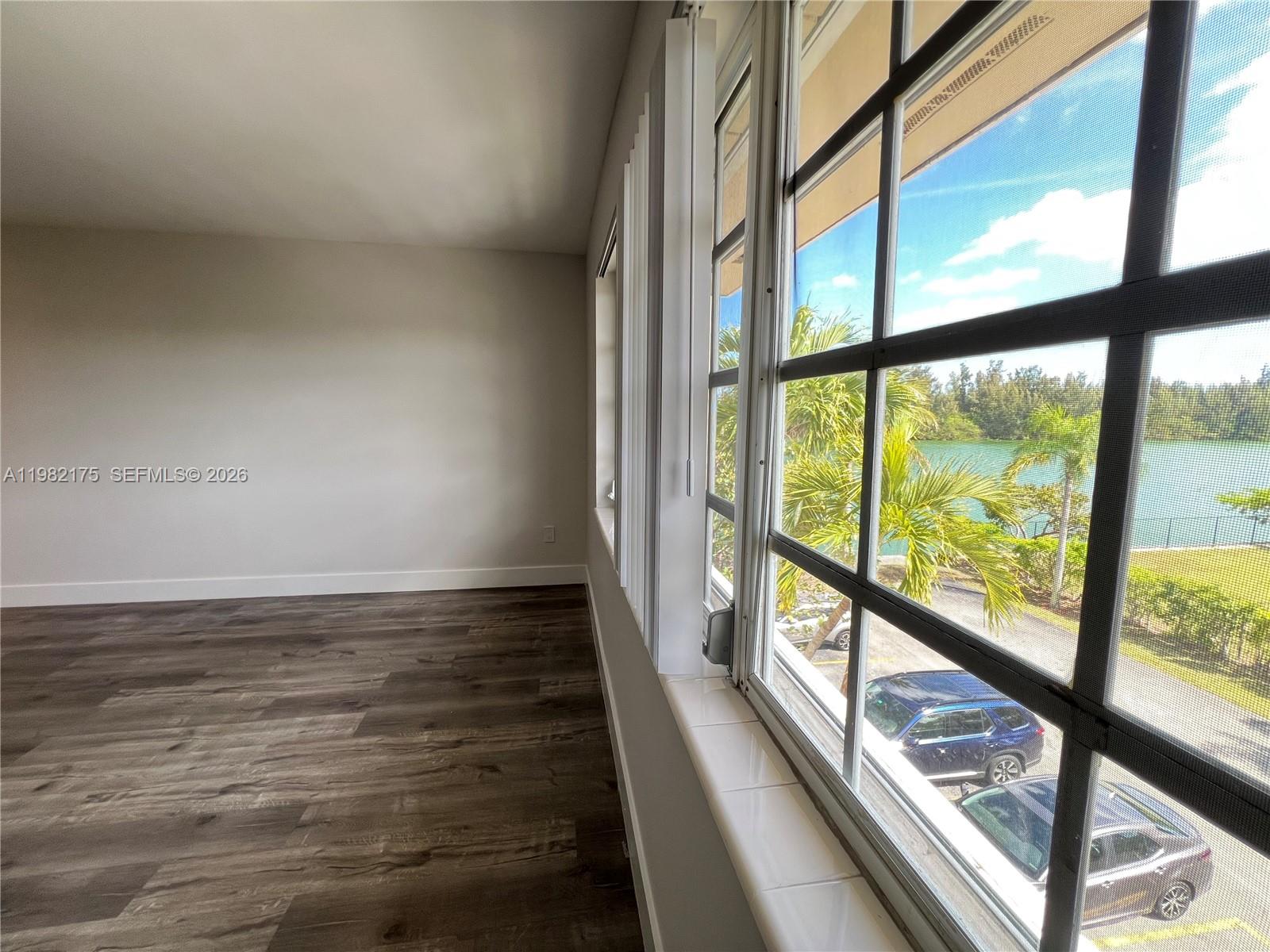 COVE CONDO PHASE II, THE - Residential Lease