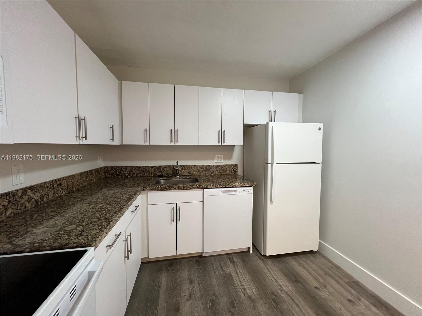 COVE CONDO PHASE II, THE - Residential Lease