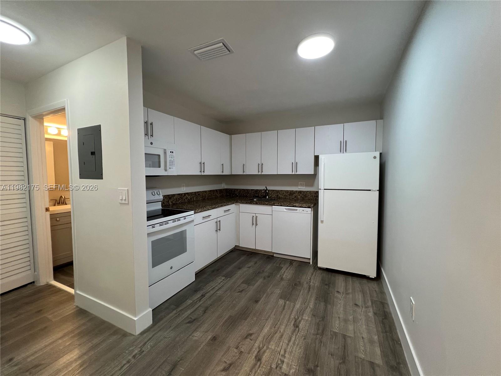 COVE CONDO PHASE II, THE - Residential Lease