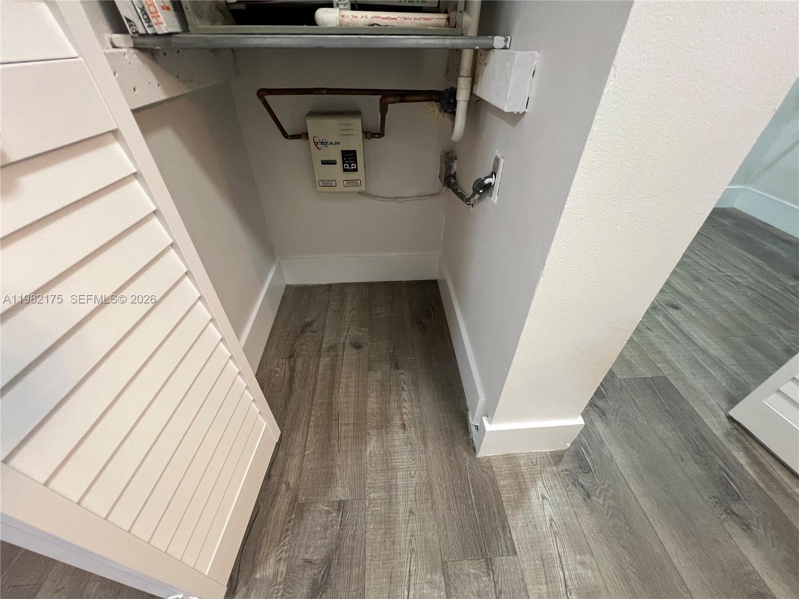 COVE CONDO PHASE II, THE - Residential Lease