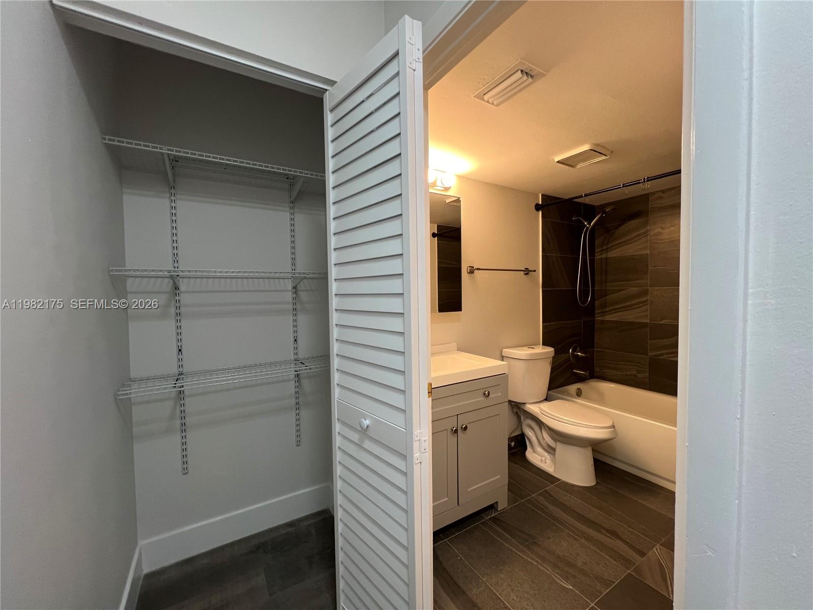 COVE CONDO PHASE II, THE - Residential Lease