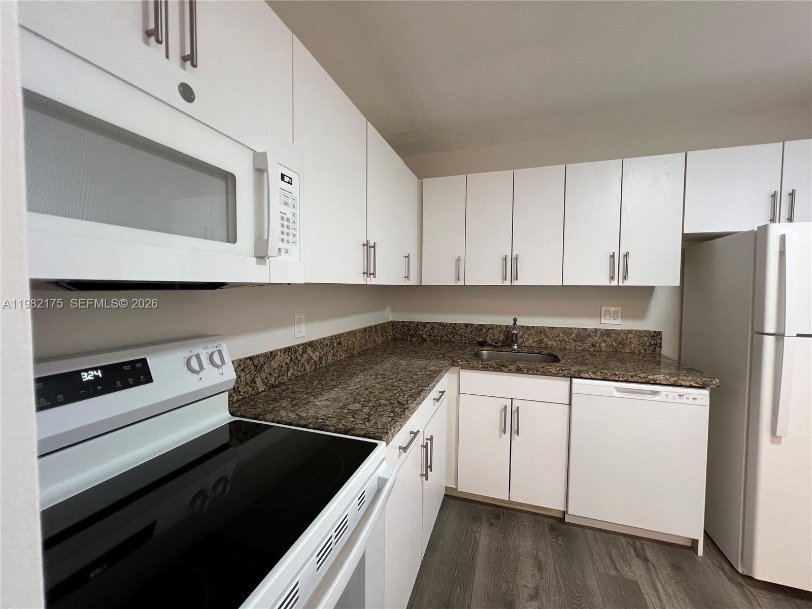 COVE CONDO PHASE II, THE - Residential Lease