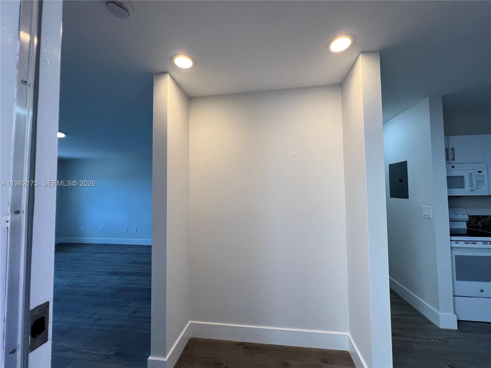 COVE CONDO PHASE II, THE - Residential Lease