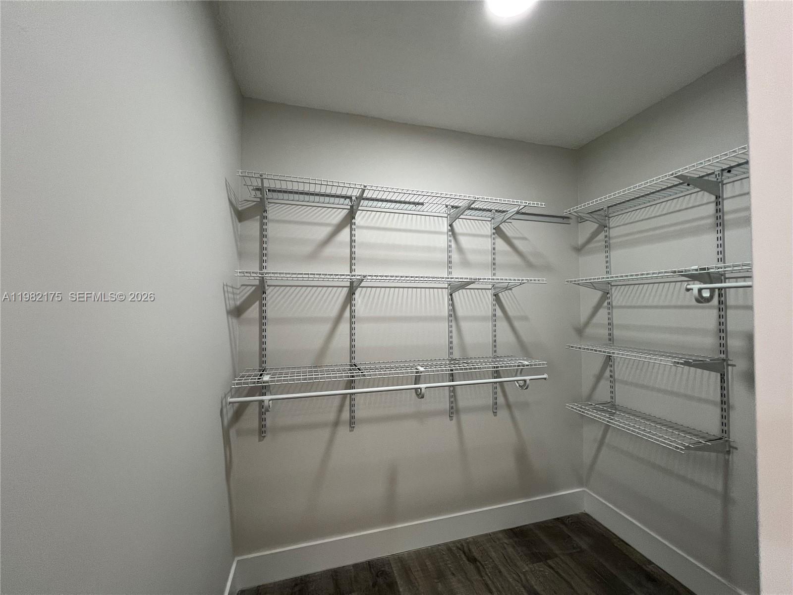 COVE CONDO PHASE II, THE - Residential Lease