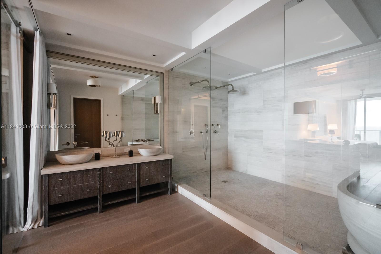 CONTINUUM ON SOUTH BEACH - Residential