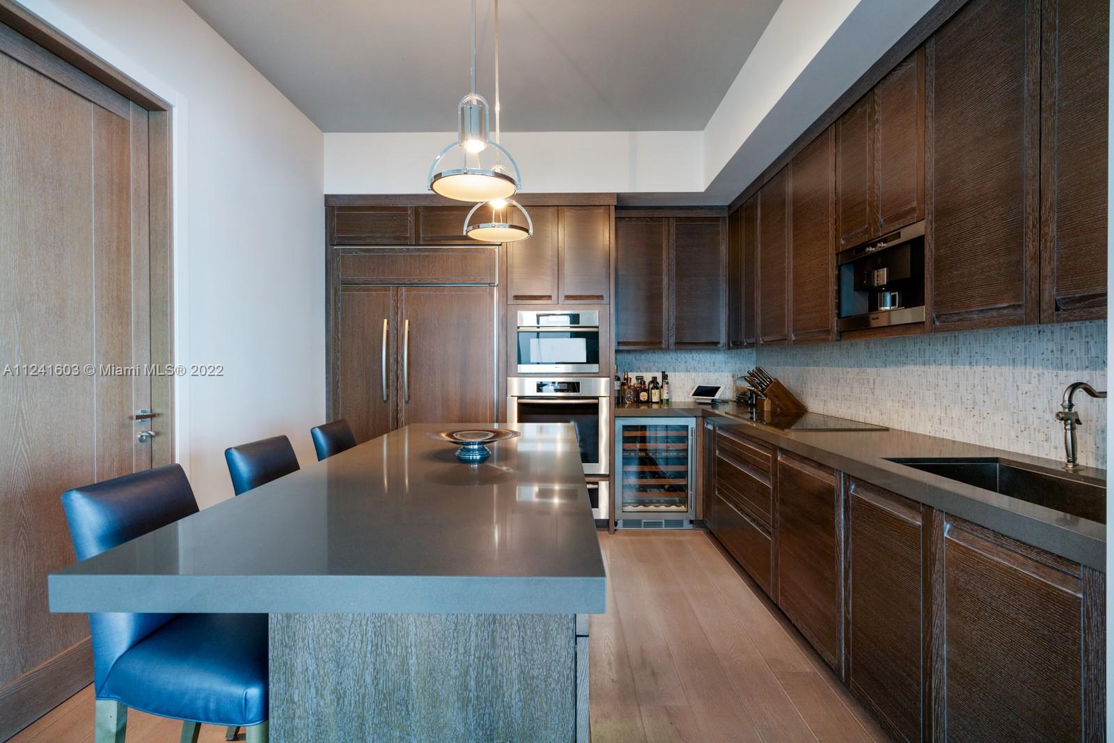 CONTINUUM ON SOUTH BEACH - Residential