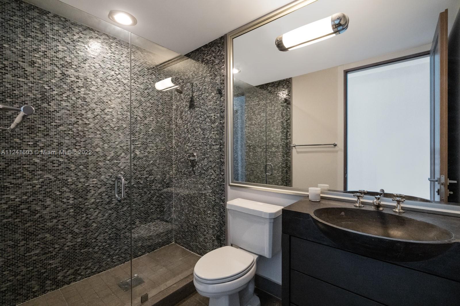 CONTINUUM ON SOUTH BEACH - Residential