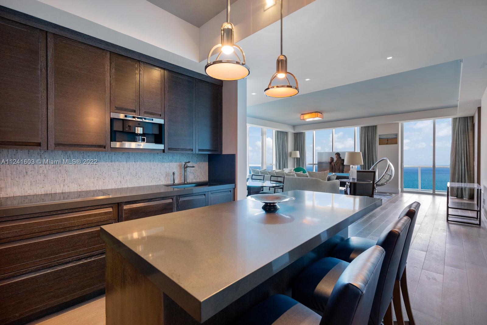 CONTINUUM ON SOUTH BEACH - Residential