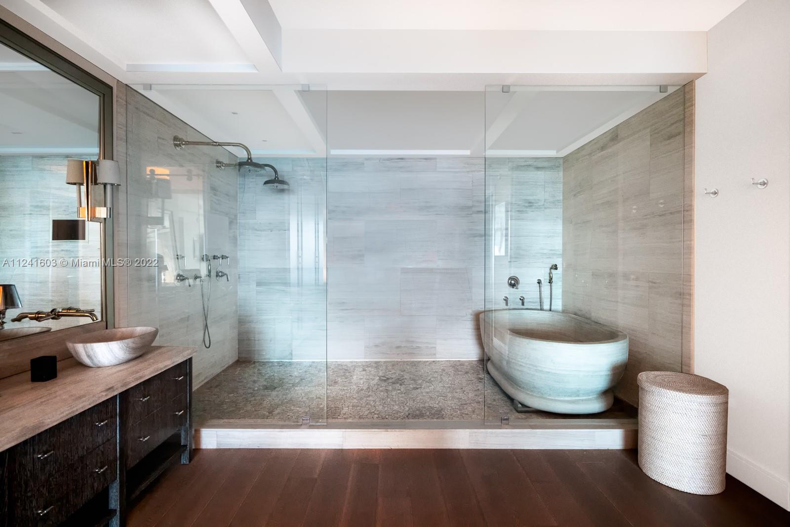 CONTINUUM ON SOUTH BEACH - Residential