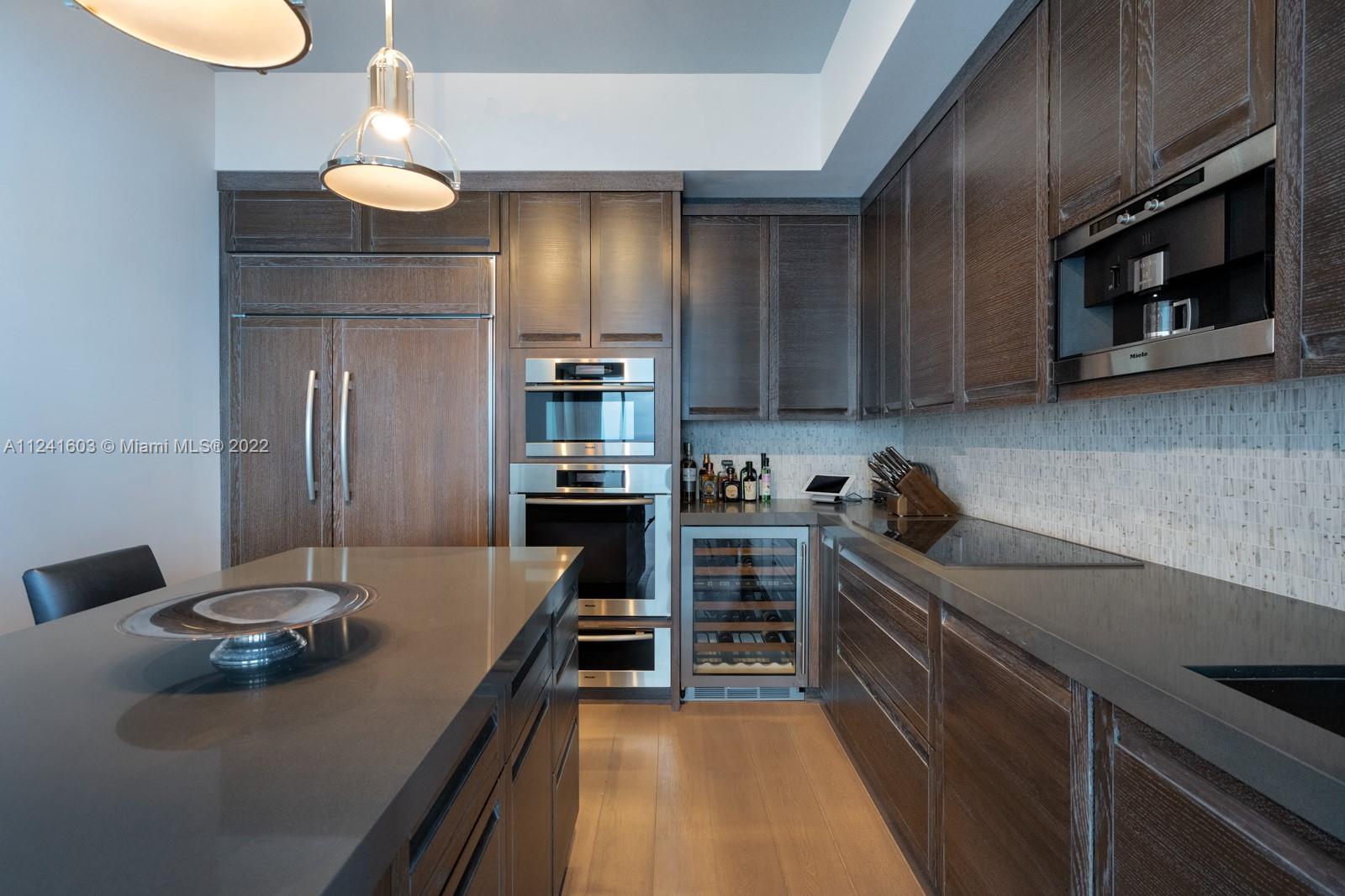 CONTINUUM ON SOUTH BEACH - Residential