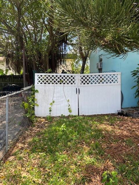 2158 NW 32nd St